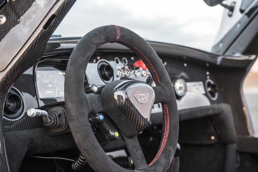 Панель приборов Donkervoort D8 GTO-40 2018 года  (фото 10 из 11)
